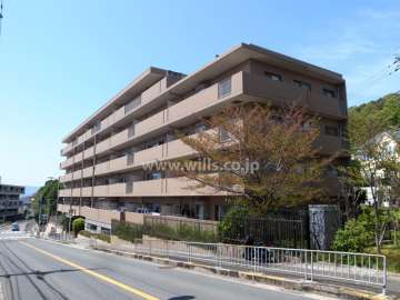 アジュール池田五月丘の外観（東側から）