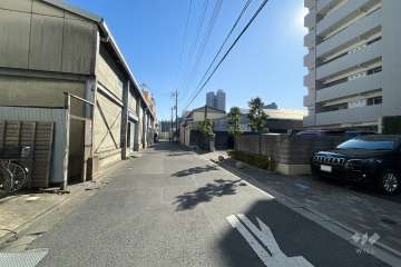 敷地東側の前面道路