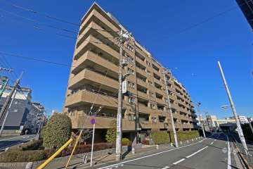 コスモ北千住ロイヤルフォルムの外観（南側から）