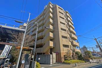 コスモ北千住ロイヤルフォルムの外観（南西側から）