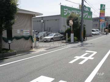 マンション北側の道路