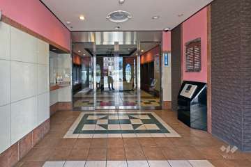 エントランスはオートロック付です。