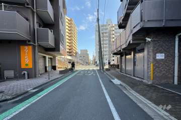 敷地南側の前面道路