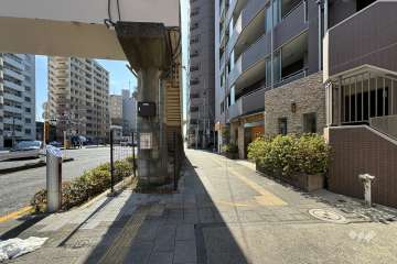 敷地東側の前面道路