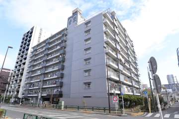 豊栄北千住マンションの外観（南西側から）