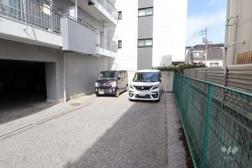 敷地内駐車場（屋外平面式）