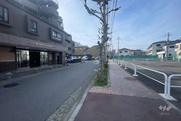 敷地南側の前面道路　