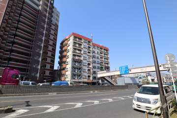 ワコー第9梅田マンションの外観（南東側から）