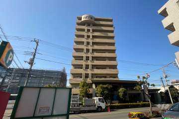 アパガーデンコート綾瀬の外観（北東側から）