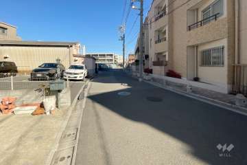 敷地西側の前面道路　