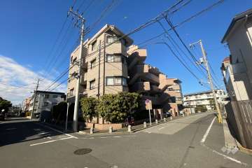 ハイホーム綾瀬の外観（南東側から）