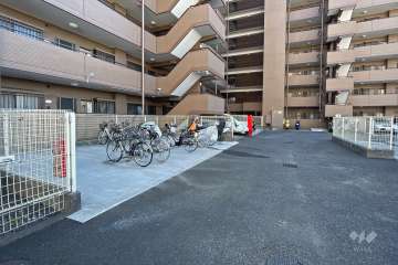 駐輪場とバイク置場