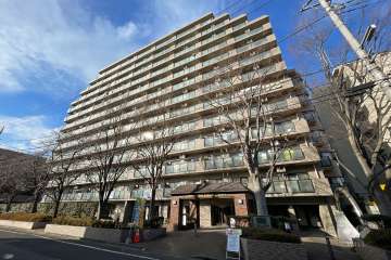 ライオンズステーションプラザ北綾瀬の外観（南東側から）