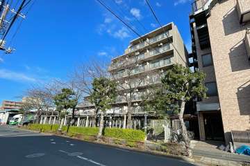 ライオンズステーションプラザ北綾瀬の外観（西側から）