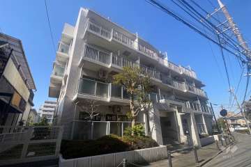 ライオンズマンション綾瀬第2の外観（南西側から）