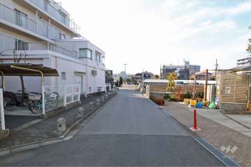 敷地北側の前面道路