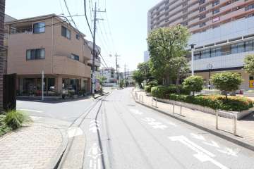 敷地東側の前面道路　