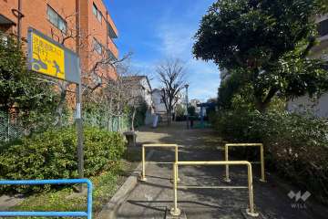 敷地北側に隣接する『青井二丁目児童遊園』