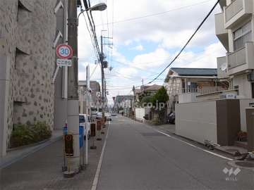 敷地北側の前面道路