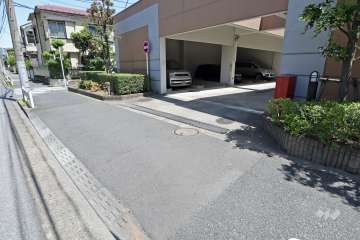 駐車場の出入り口