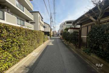 敷地南側の前面道路