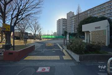 敷地に隣接した足立区立五反野公園