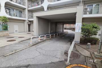 駐車場の出入り口