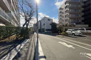 敷地東側の前面道路