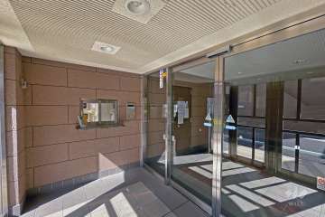 エントランスはオートロック付きです。