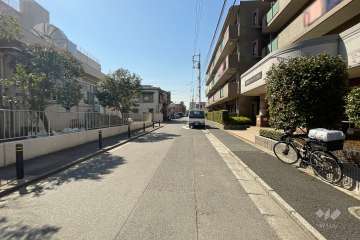 敷地南側の前面道路
