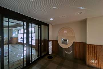 エントランスはオートロック付きです。