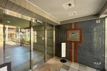 エントランスはオートロック付きです。