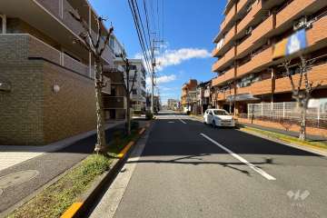敷地北側の前面道路
