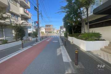 敷地の西側前面道路（北側から）