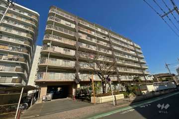 マーシャンハイツ梅島の外観（南西側から）