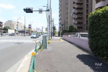 敷地北側の前面道路　