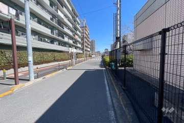 敷地南側の前面道路　