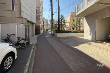 敷地東側の前面道路