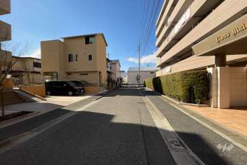 敷地南側の前面道路