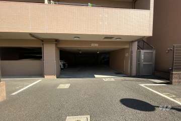 敷地内駐車場（屋外平面式・屋内平面式）　