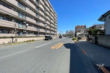 敷地南側の前面道路