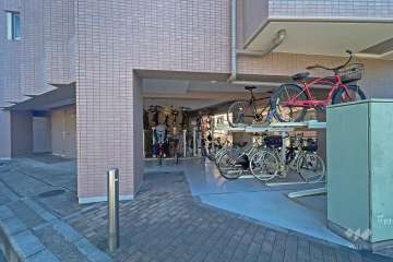 屋内に設けられた駐輪場