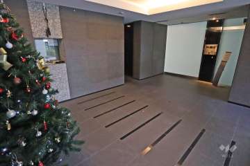 エントランスはオートロック付きです。