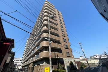 ライオンズプラザ梅島の外観（南東側から）