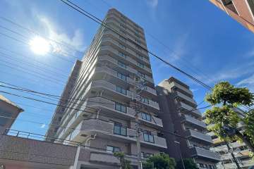 ライオンズマンション綾瀬谷中公園の外観（南東側から）