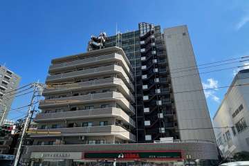 ライオンズマンション綾瀬谷中公園の外観（北側から）