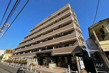 ライオンズマンション梅島中央公園の外観（南西側から）