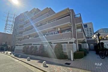 ライオンズマンション梅島中央公園の外観（北東側から）