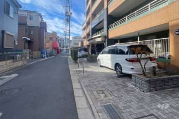 敷地東側の前面道路