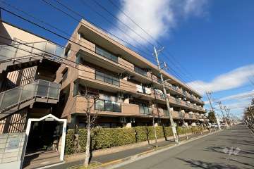 ライオンズマンション北綾瀬第10の外観（南西側から）